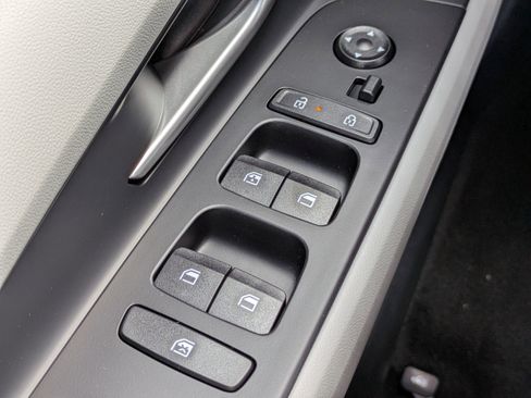 Used 2025 Hyundai Elantra Limited image 24