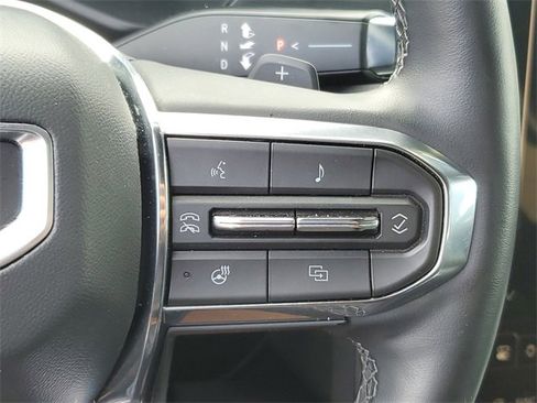 Used 2025 GMC Acadia Elevation image 13