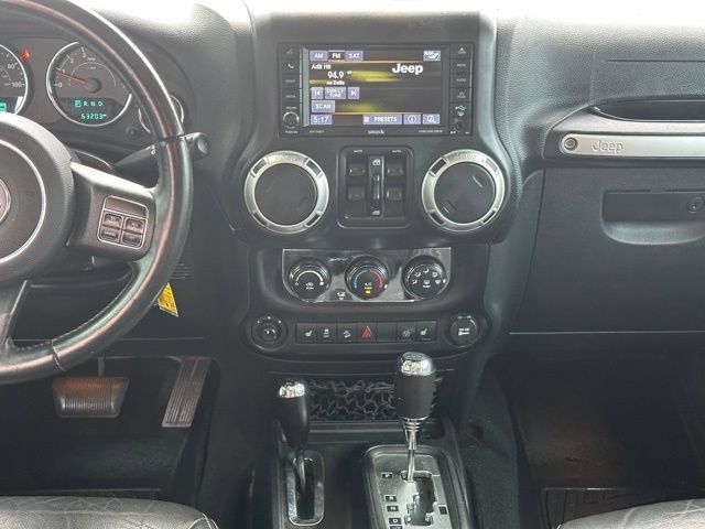 Used 2016 Jeep Wrangler Unlimited Rubicon w/ Connectivity Group AWD/4WD image 15