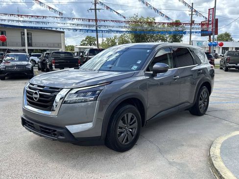 Used 2022 Nissan Pathfinder S FWD image 3