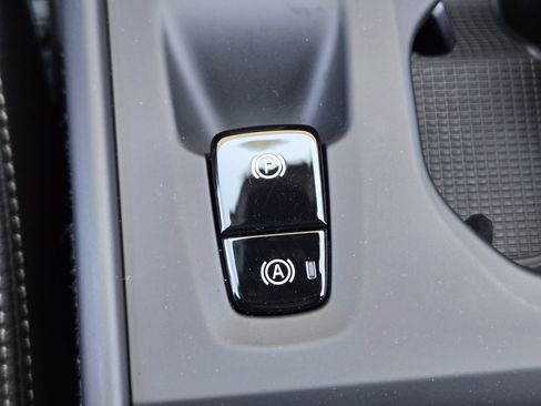 Certified 2025 Volvo XC40 B5 Core w/ Protection Package Premier image 28