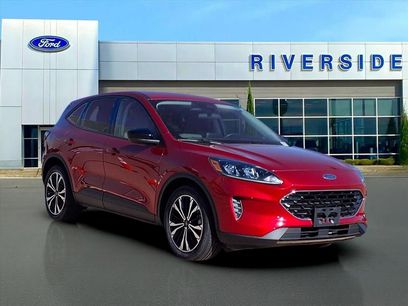 Used 2021 Ford Escape SE w/ SE Sport Appearance Package