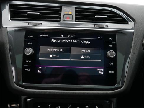 Used 2022 Volkswagen Tiguan SEL R-Line image 28