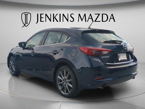 Used 2018 MAZDA MAZDA3 Touring FWD image 5