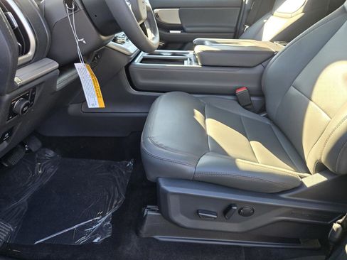 New 2025 Ford Expedition Active image 9