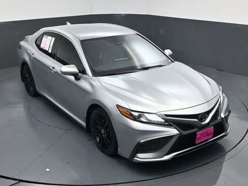 Used 2021 Toyota Camry XSE image 19