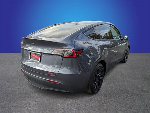 Used 2023 Tesla Model Y Long Range image 5