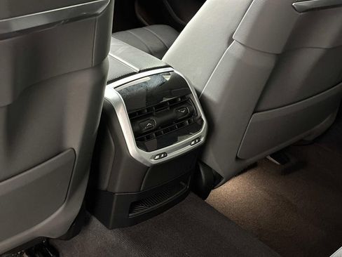 Used 2023 BMW 740i image 29