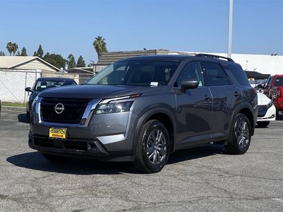 New 2025 Nissan Pathfinder SV