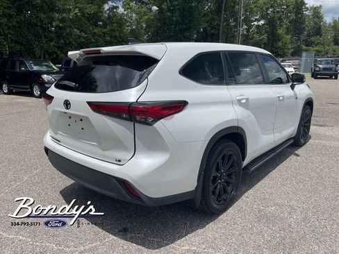 Used 2023 Toyota Highlander LE FWD image 15