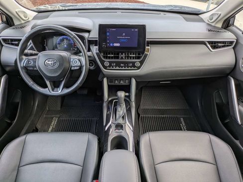 Used 2023 Toyota Corolla Cross XLE w/ Convenience Package AWD/4WD image 16