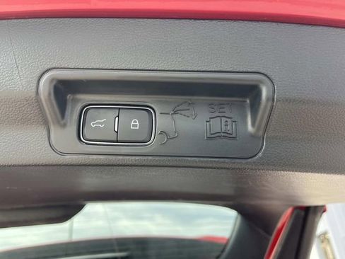 Used 2022 Ford Explorer XLT w/ Equipment Group 202A AWD/4WD image 17