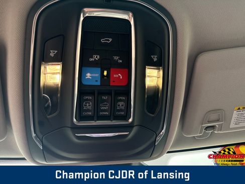 Used 2022 Jeep Grand Cherokee Limited image 44