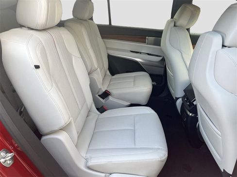 New 2026 Cadillac Vistiq Luxury w/ LPO, Floor Liner Package image 30