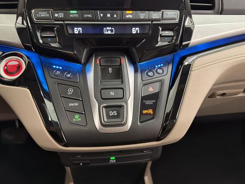 Used 2018 Honda Odyssey Elite image 17