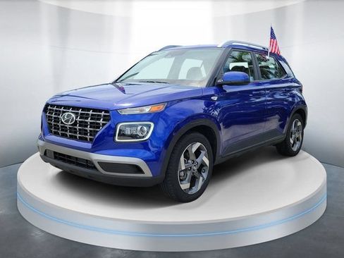 Used 2025 Hyundai Venue Limited FWD image 2