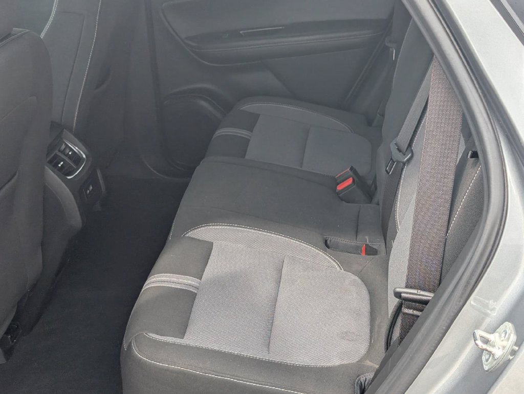 Used 2025 Chevrolet Blazer LT FWD image 16