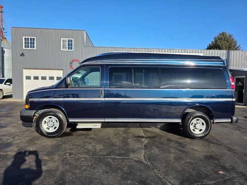 Used 2011 Chevrolet Express 3500 LS image 2