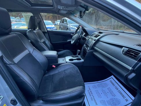 Used 2014 Toyota Camry SE image 29