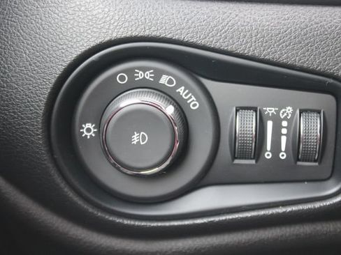 Used 2022 Jeep Renegade Altitude w/ Convenience Group AWD/4WD image 18