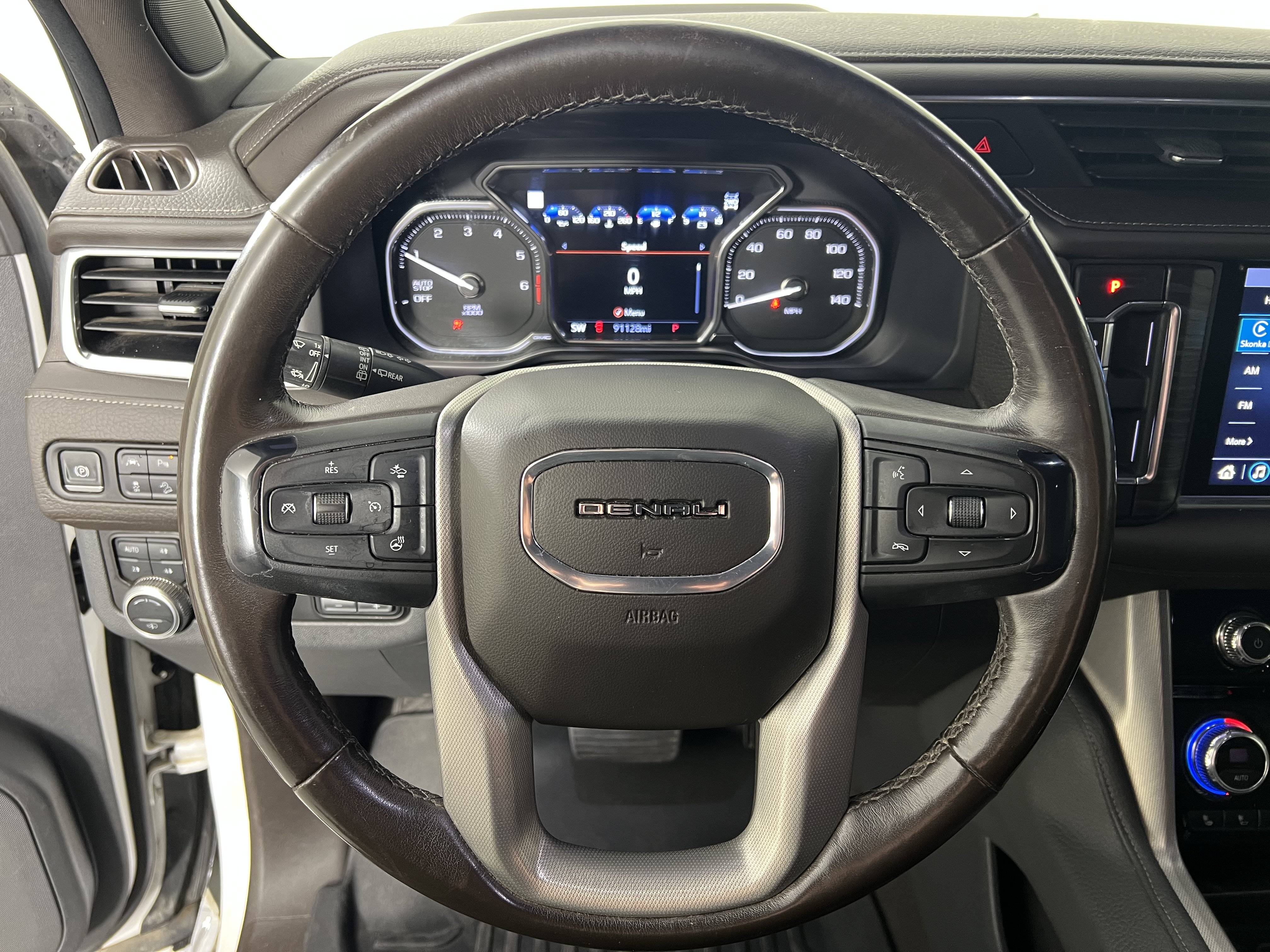 Used 2021 GMC Yukon XL Denali w/ Denali Premium Package AWD/4WD image 26