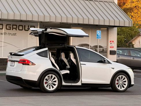 Used 2016 Tesla Model X Performance AWD/4WD image 8