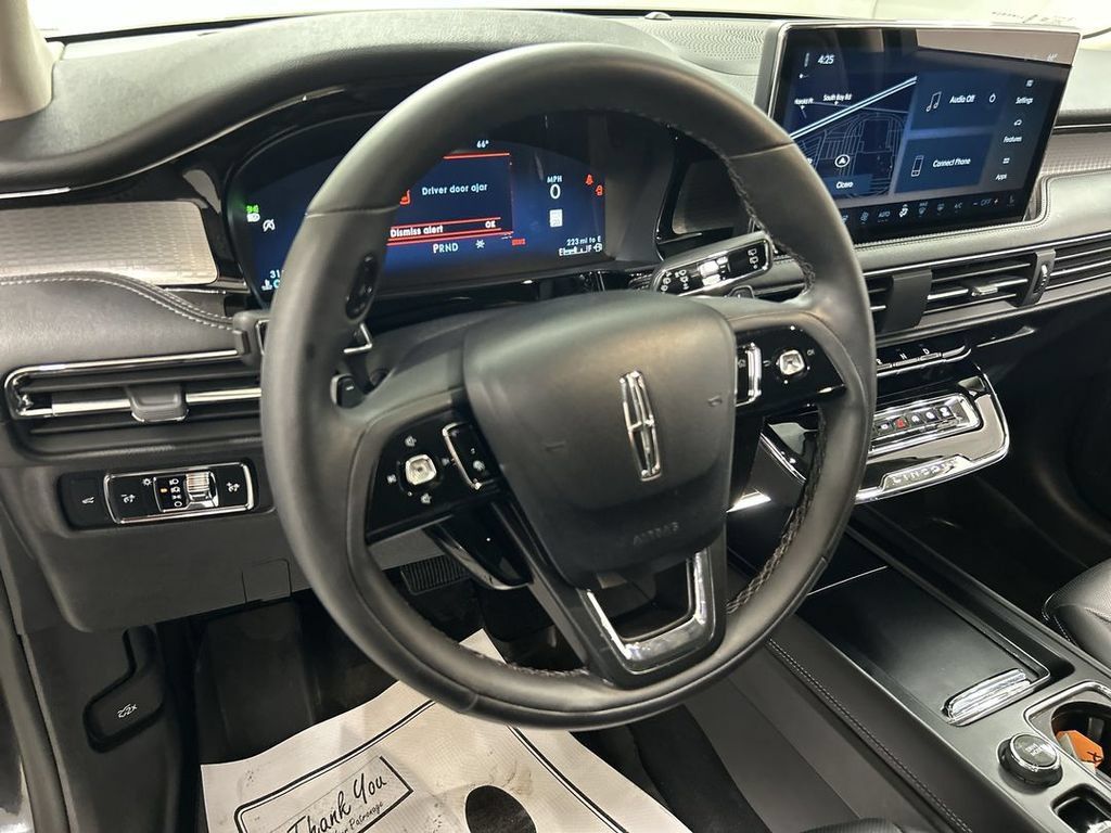Used 2023 Lincoln Corsair AWD w/ Equipment Group 101A image 4