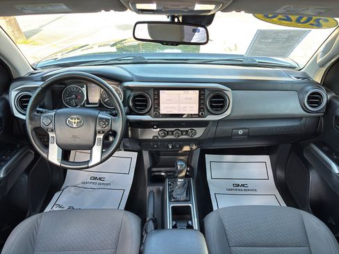 Used 2020 Toyota Tacoma SR5 RWD image 31
