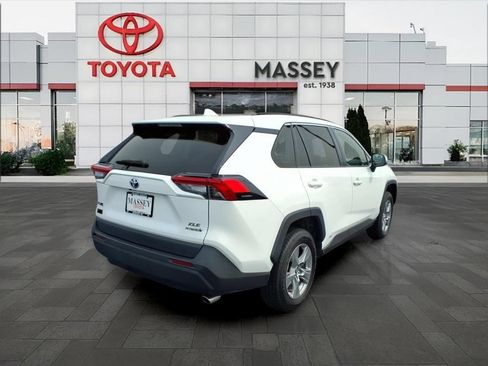 Used 2022 Toyota RAV4 XLE w/ Convenience Package AWD/4WD image 3