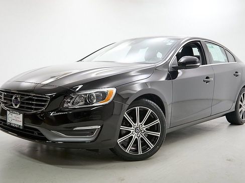 Used 2017 Volvo S60 T5 Inscription Platinum w/ Climate Package image 2