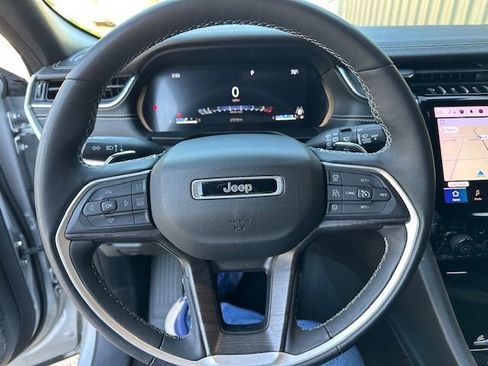 Used 2024 Jeep Grand Cherokee Limited image 20