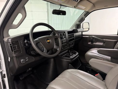 Used 2018 Chevrolet Express 2500 LS w/ Driver Convenience Package RWD image 12