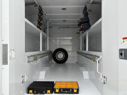 Used 2023 Mercedes-Benz Sprinter 3500 image 11