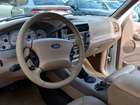 Used 2002 Ford Explorer Sport Trac 4x4 image 13