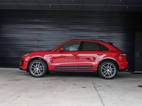 Certified 2025 Porsche Macan AWD/4WD image 2