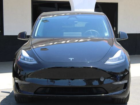 Used 2024 Tesla Model Y Long Range AWD/4WD image 2