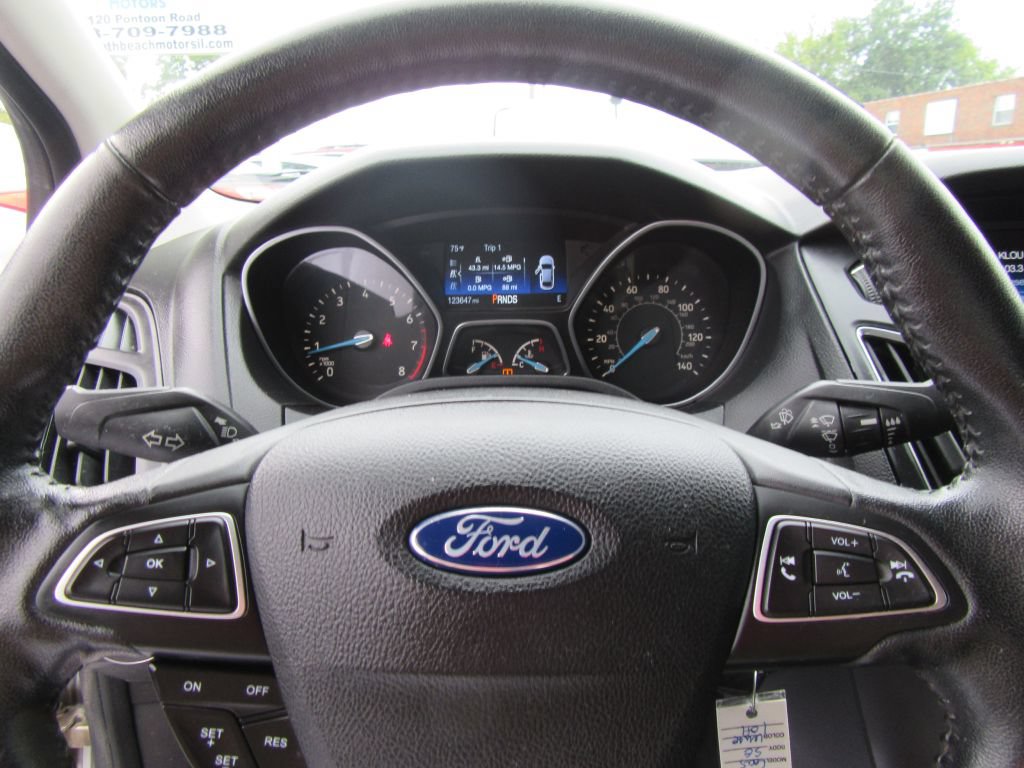 Used 2015 Ford Focus SE w/ Equipment Group 201A FWD image 12