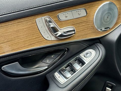 Used 2018 Mercedes-Benz GLC 300 4MATIC image 19