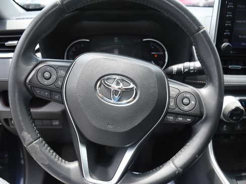 Used 2019 Toyota RAV4 Limited FWD image 14
