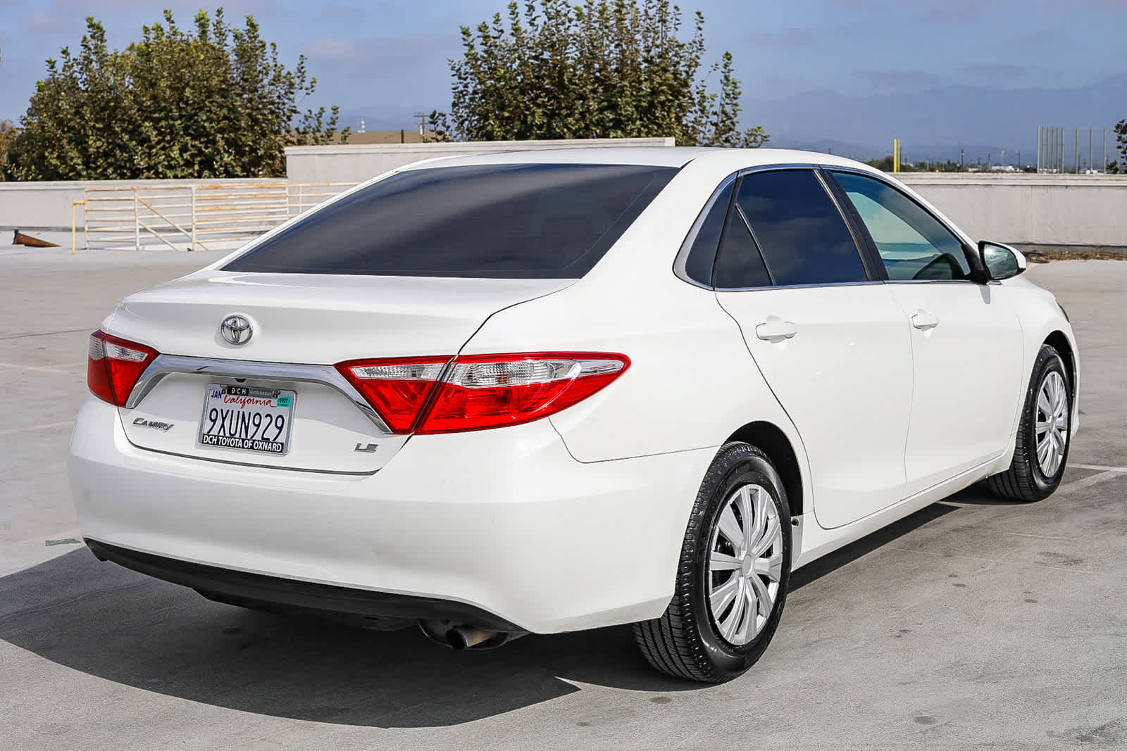 Used 2015 Toyota Camry LE FWD image 5