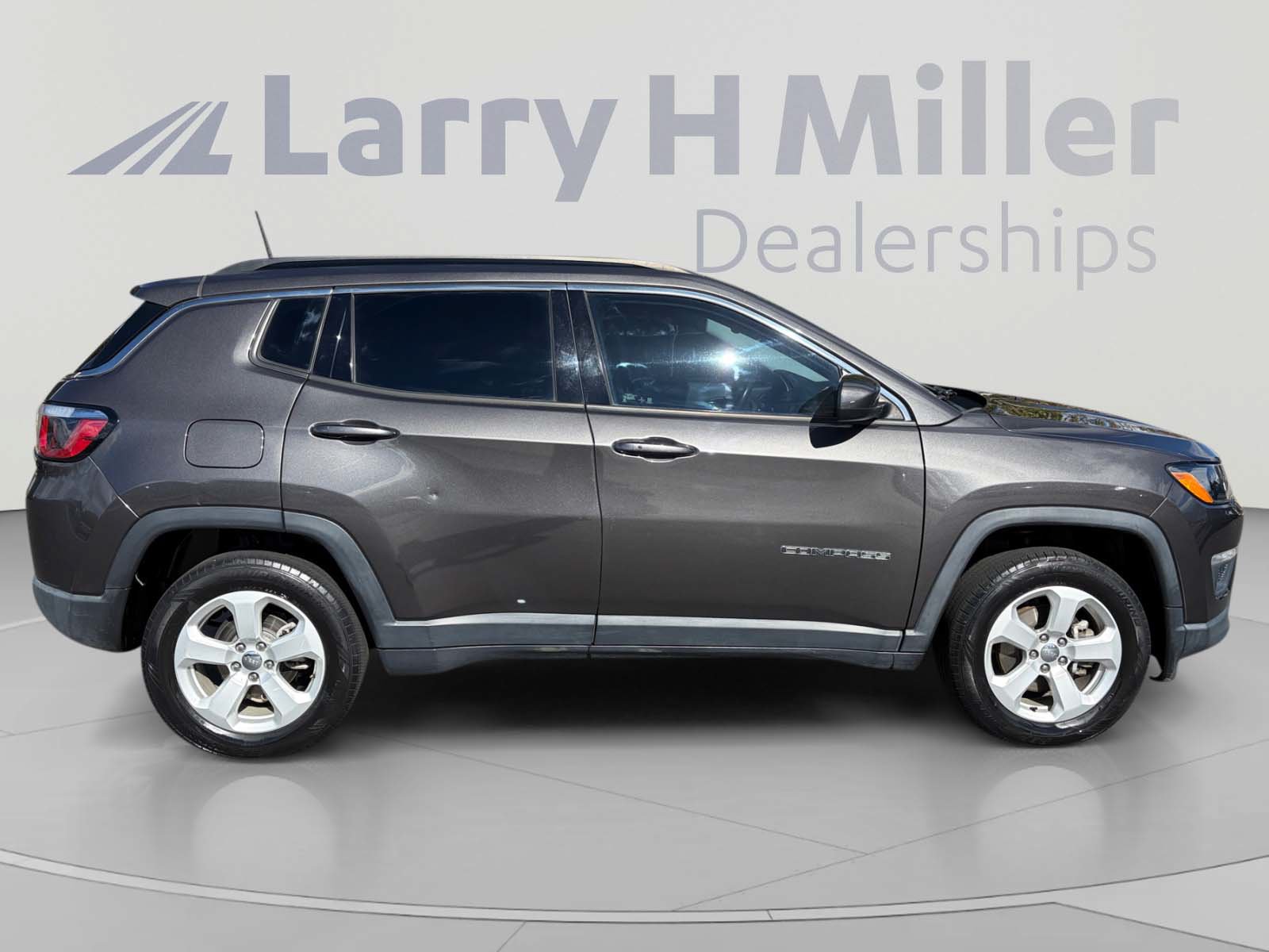Used 2018 Jeep Compass Latitude AWD/4WD image 6