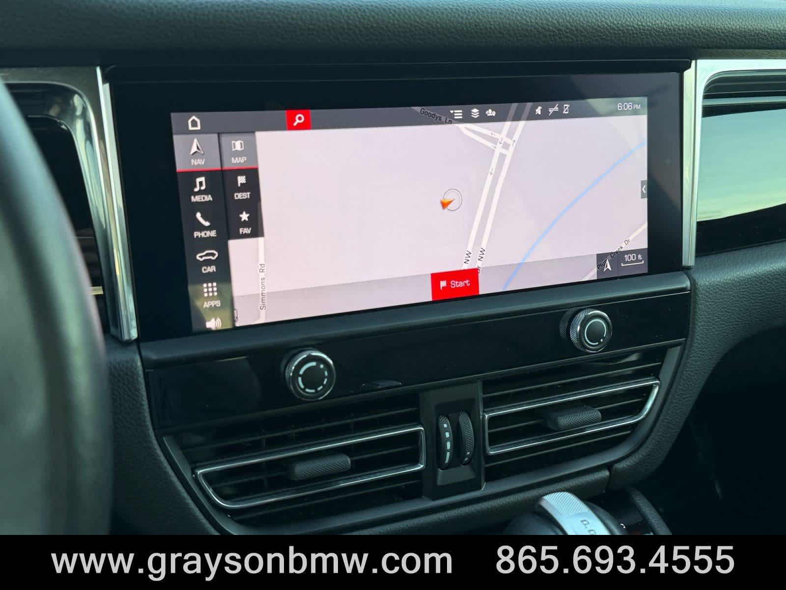 Used 2025 Porsche Macan AWD/4WD image 27