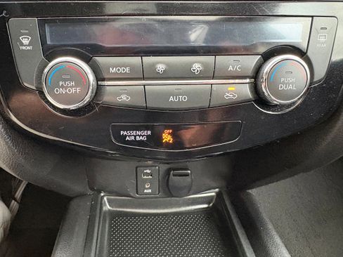 Used 2015 Nissan Rogue SV w/ SV Moonroof Package AWD/4WD image 36