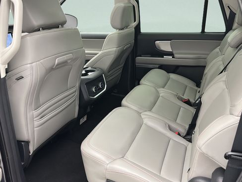 Used 2025 Ford Expedition Max Active AWD/4WD image 9