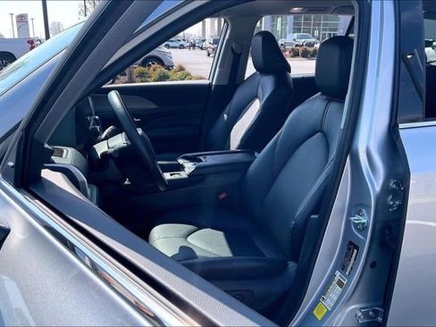 Used 2025 Toyota Grand Highlander AWD image 25