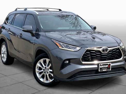 Used 2023 Toyota Highlander Limited image 2