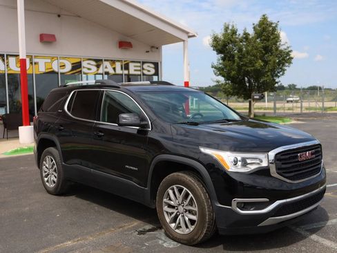 Used 2018 GMC Acadia SLE w/ LPO, Black Accent Package AWD/4WD image 3