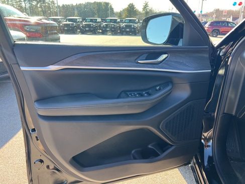 New 2026 Jeep Grand Cherokee Laredo image 19