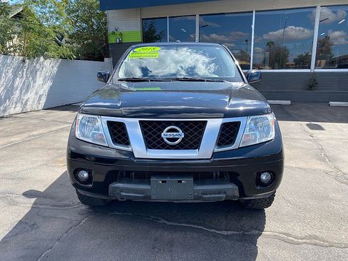 Used 2018 Nissan Frontier PRO-4X image 2