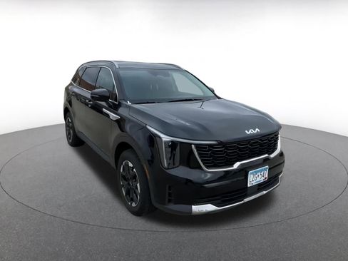 Used 2024 Kia Sorento S image 3